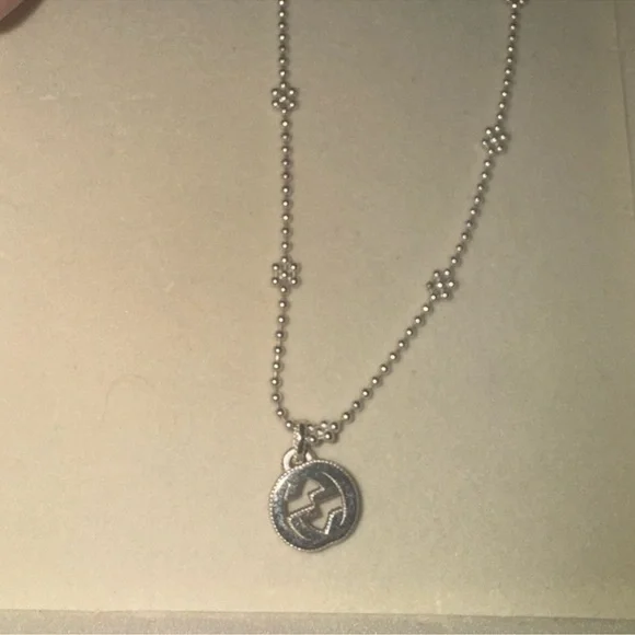 Gucci silver Logo Pendant Necklace Minimalist Design - Picture 2 of 4
